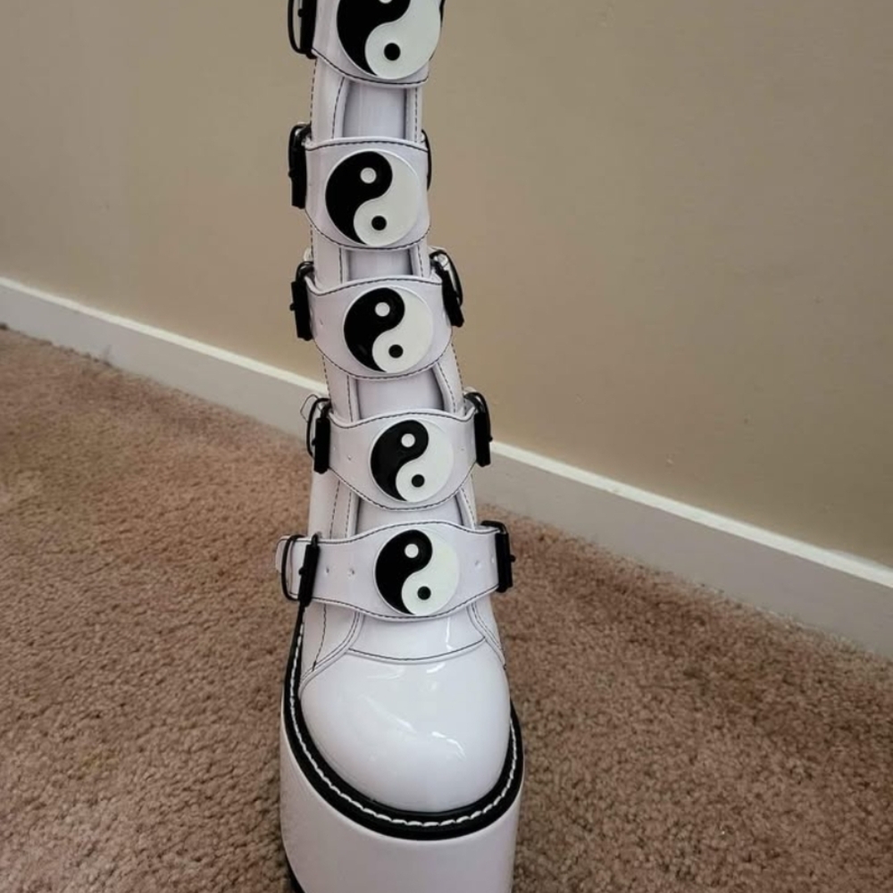 YRU White and Black Platform Boots with Yin-Yang Design